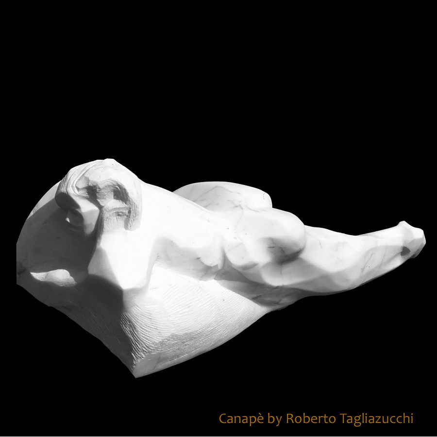 CANAPÉ - scultura in marmo statuario  di Roberto Tagliazucchi