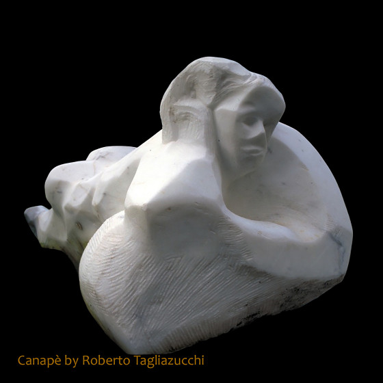 CANAPÉ - scultura in marmo statuario  di Roberto Tagliazucchi