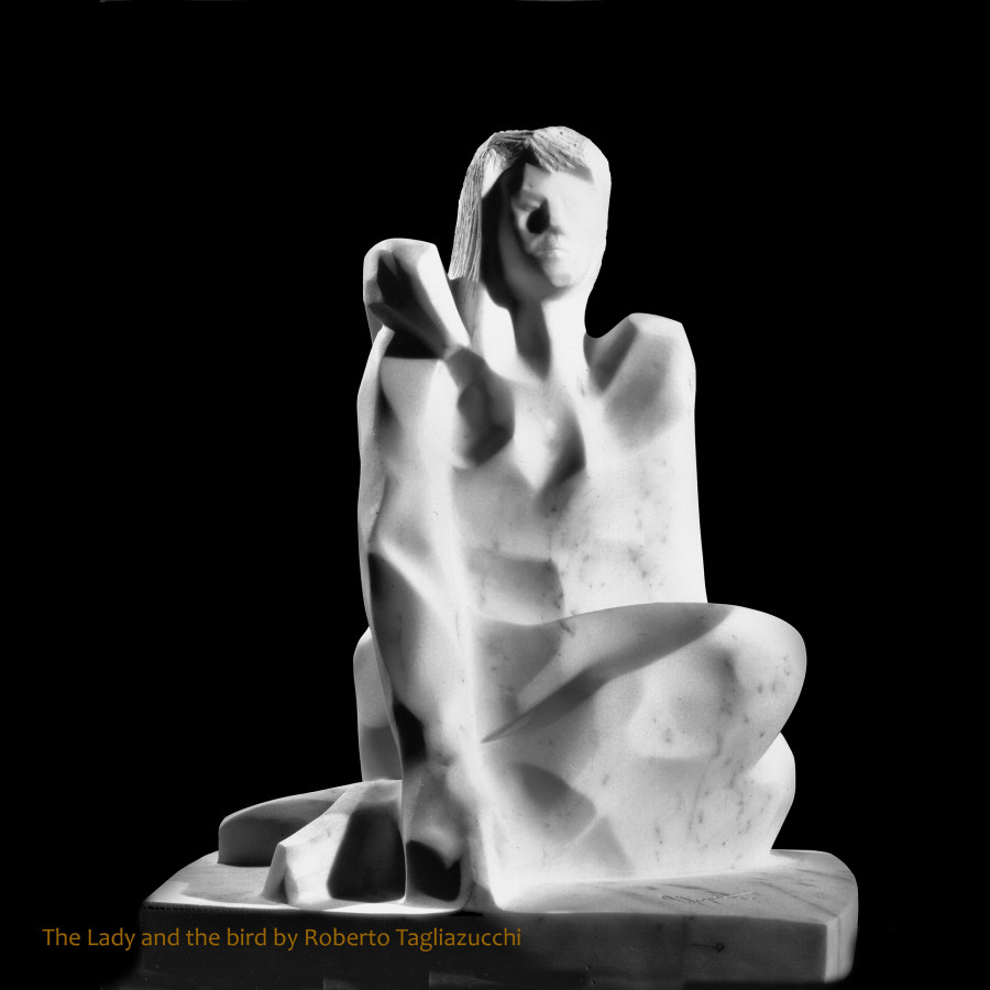 LA RAGAZZA CON L'UCCELLO - scultura in marmo statuario  di Roberto Tagliazucchi