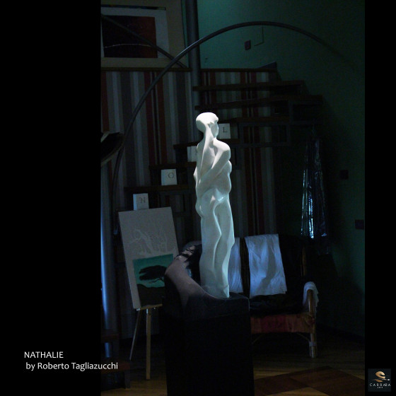 NATHALIE 3 - scultura in marmo statuario  di Roberto Tagliazucchi