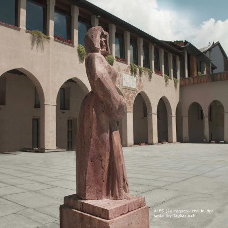 ALES (La ragazza con la borsetta) - scultura marmo  di Roberto Tagliazucchi