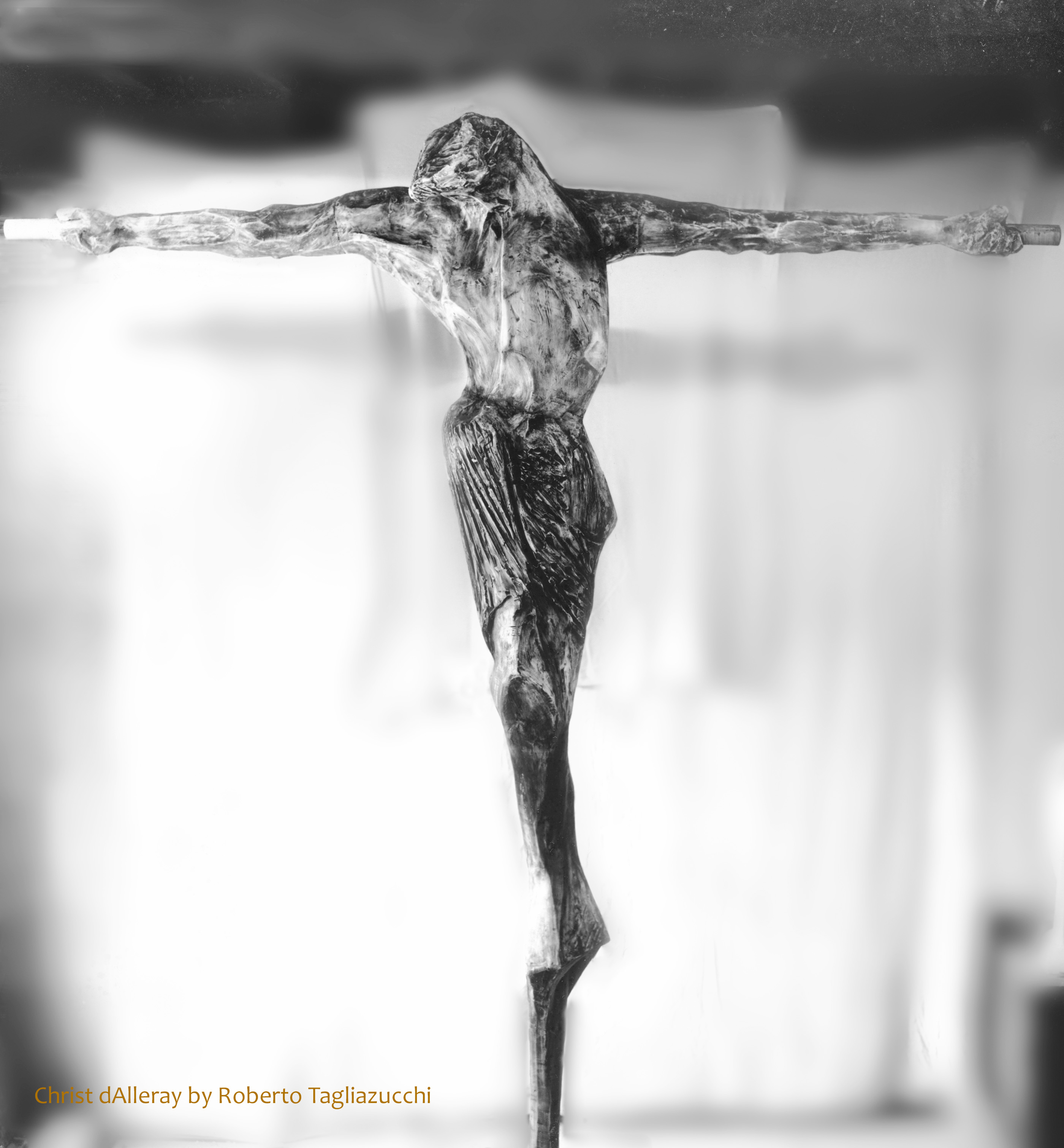Cristo bronze sculpture by Roberto Tagliazucchi